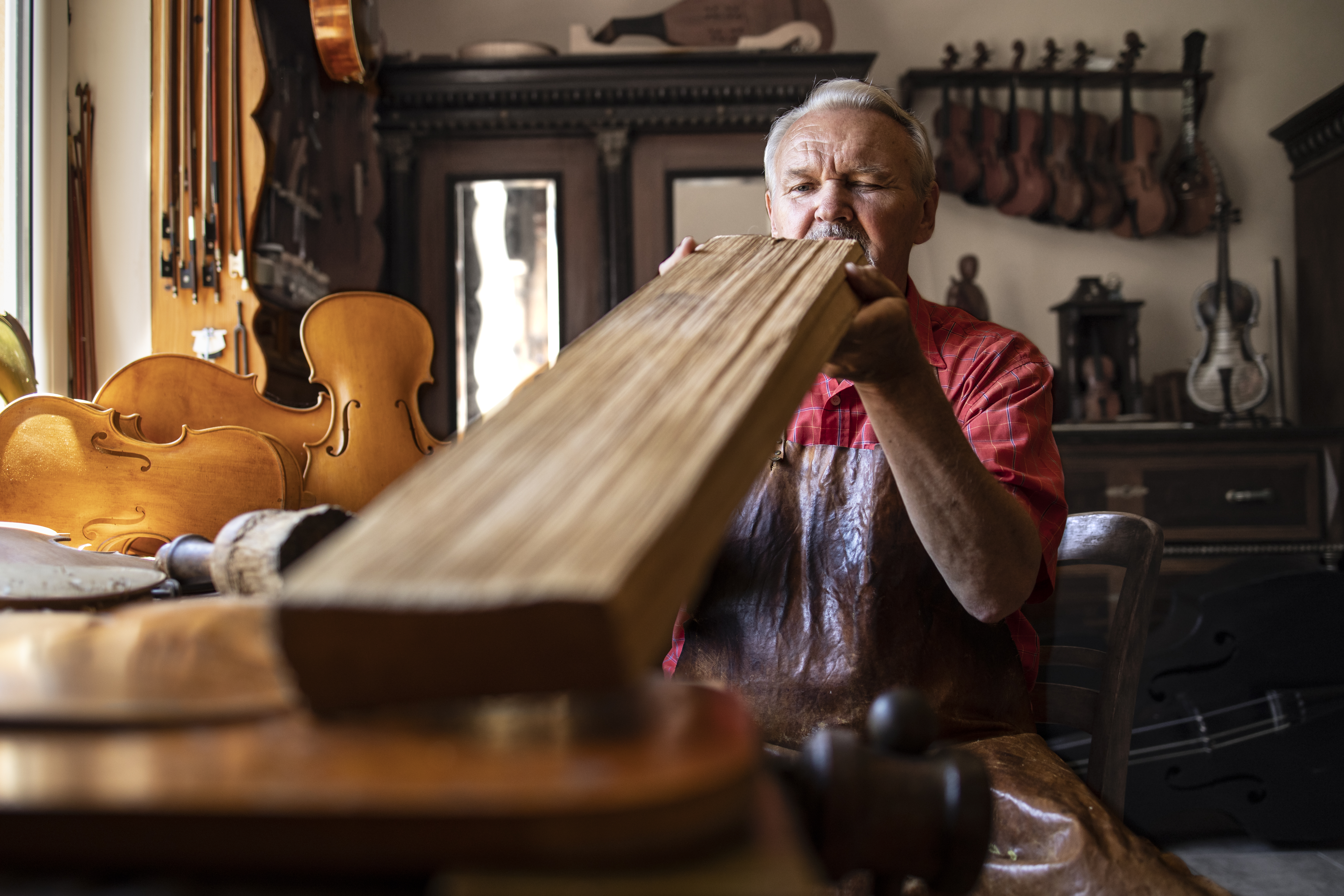 Handmade classical guitar craftsmanship